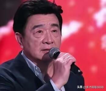 这位男神年轻的时候可是比阿兰德龙帅气，气质比严屹宽还要高的一个男演员，如今老了一