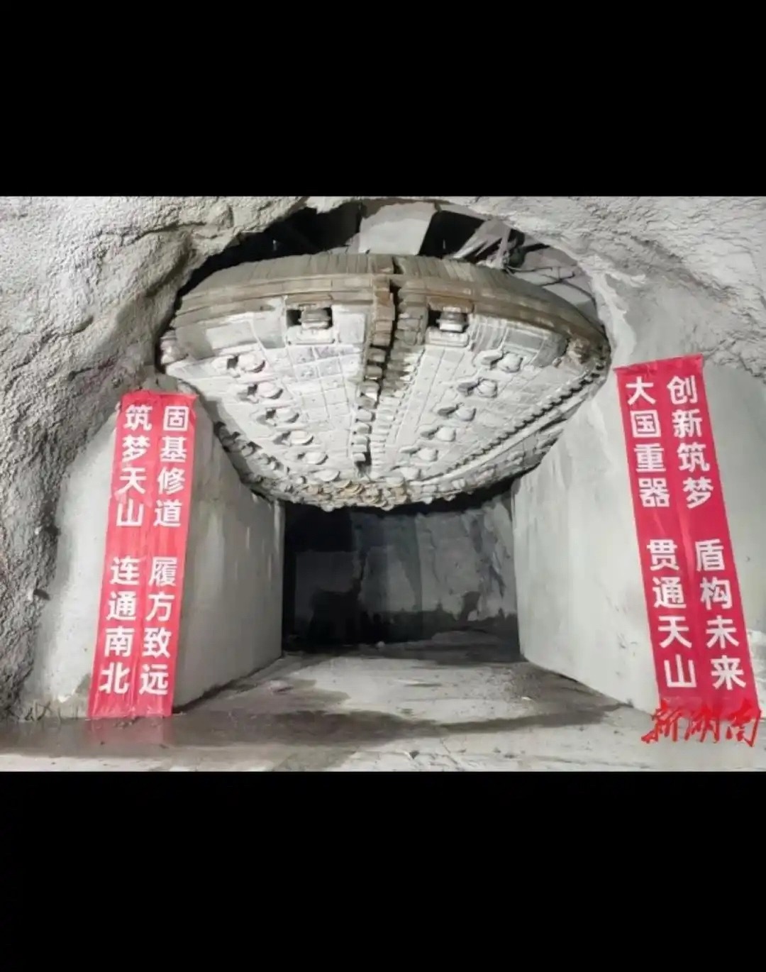 看来我们坐电梯上珠穆朗玛峰也指日可待了 