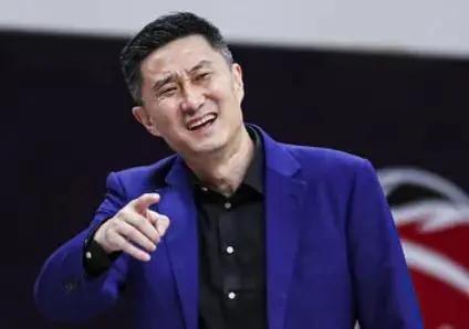 一场惨败，杜锋都懒得叫暂停了，广东队已经站在了悬崖边！
能想到广东队打广州可能不