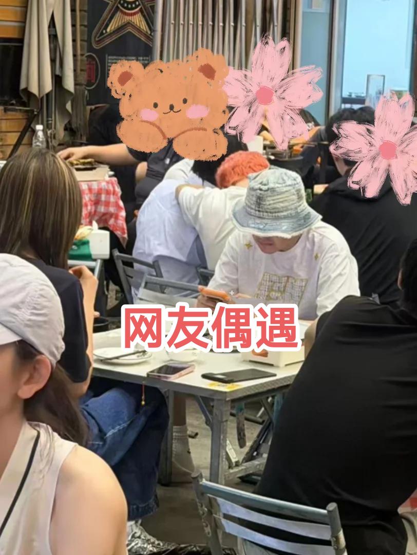 包贝尔跟老婆晚上吃烧烤，
凌晨1点去红发美女的房间，
是同一天发生的事，看着太恶