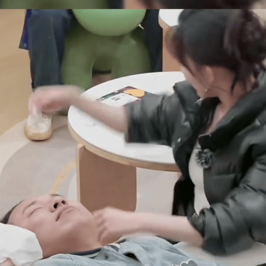 贺峻霖看了孟子义开的美容院 被提问往季名桃花坞名场面，贺峻霖答案脱口而出：子义姐