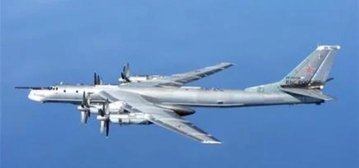 俄罗斯的轰炸机就是漂亮
         也难怪石破茂都卸任了还发表演讲，朝鲜导