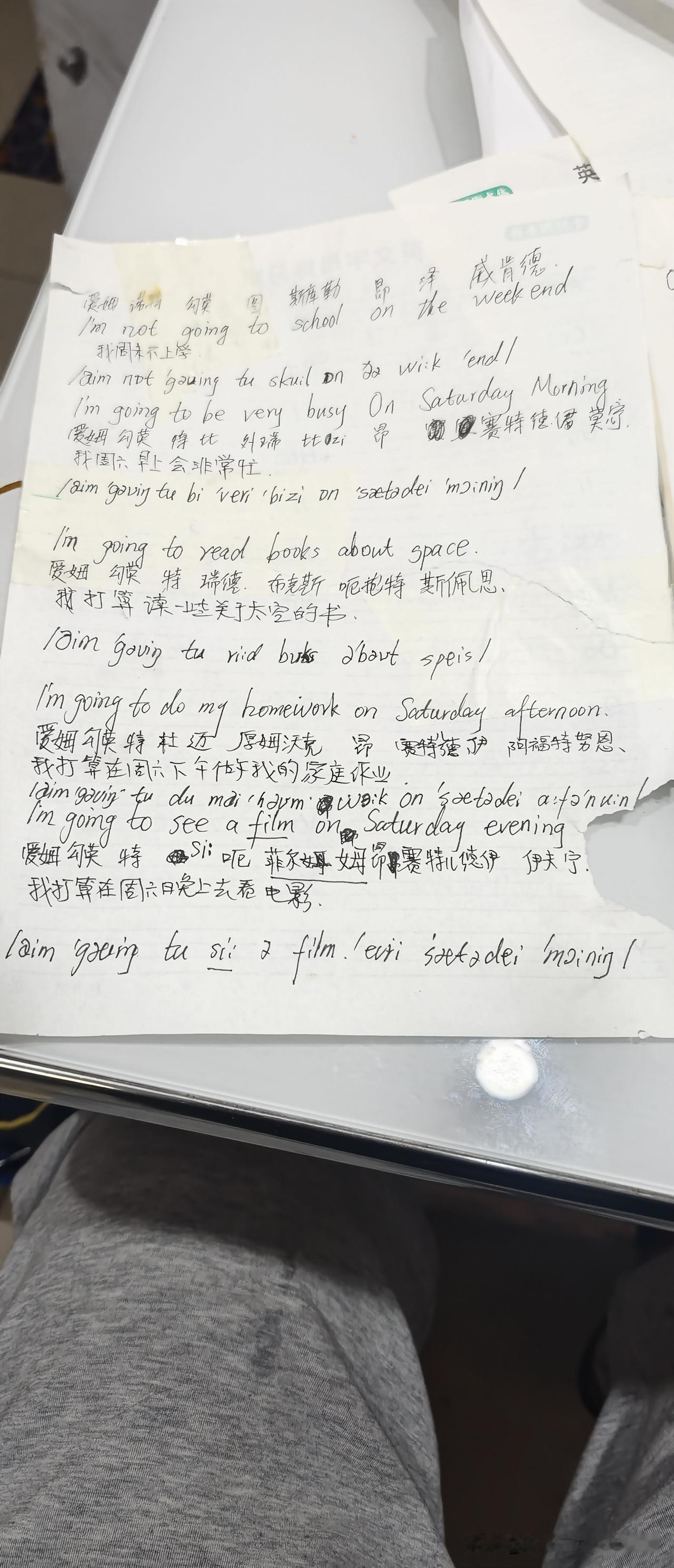 笨办法教孙学英语，无作业日的意外感动！从前一放学就跑的娃，如今乖乖坐书桌
 
周