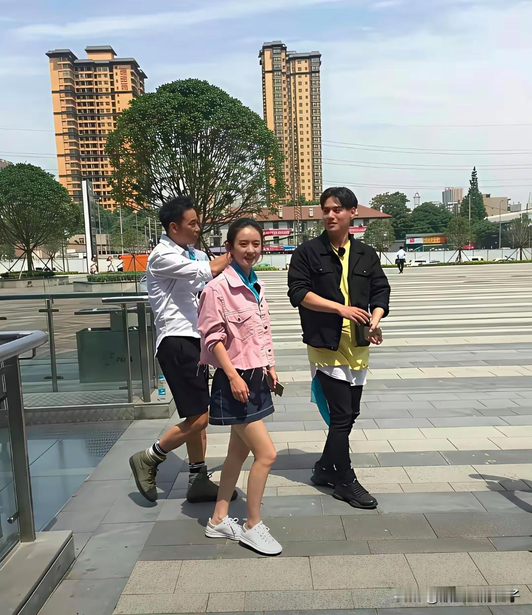 接地气的赵丽颖，你们喜欢吗？