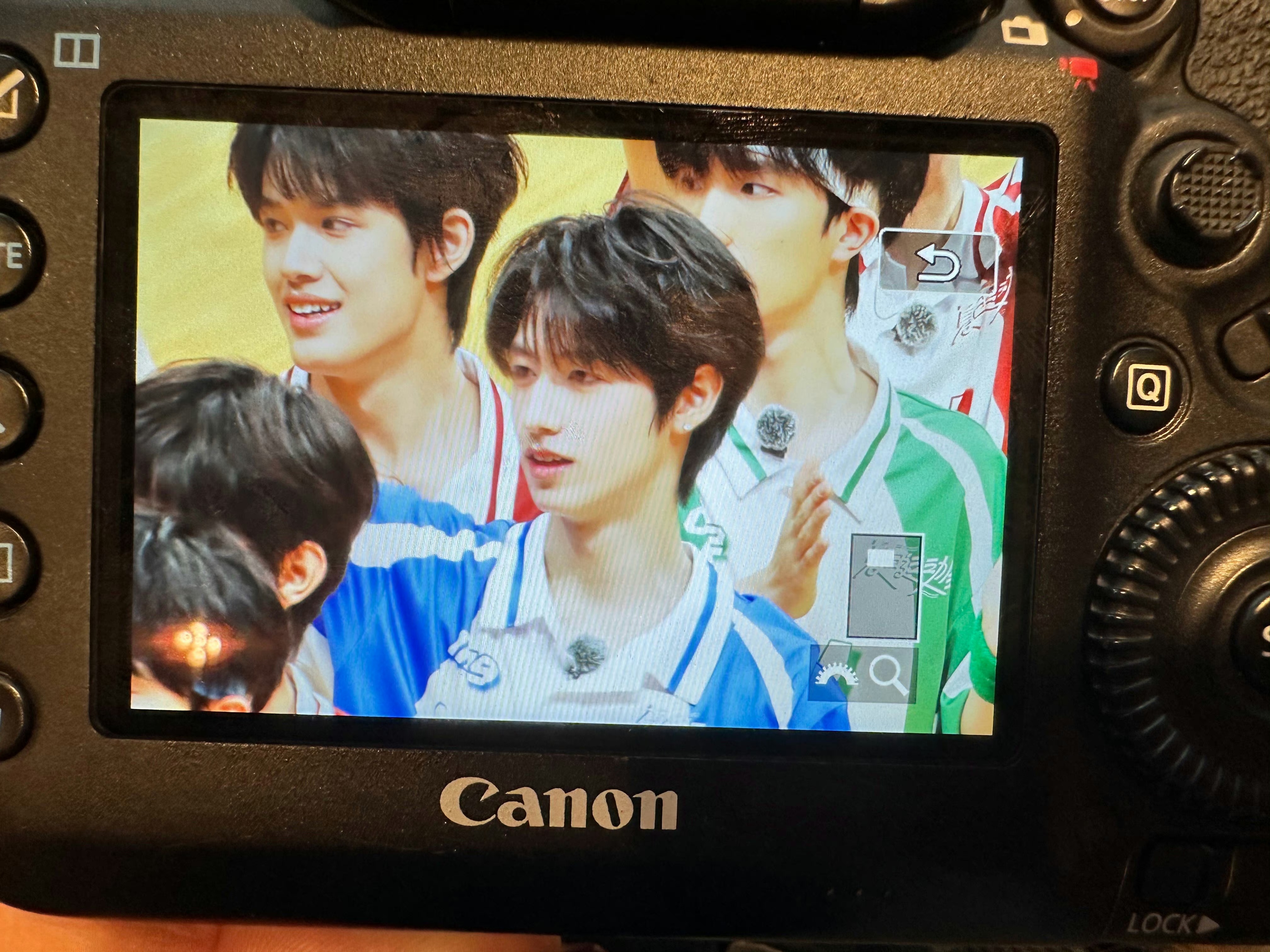 #TF家族运动会#｜#朱志鑫 宙草#还用比吗？朱志鑫完全生图战神的程度win了呀