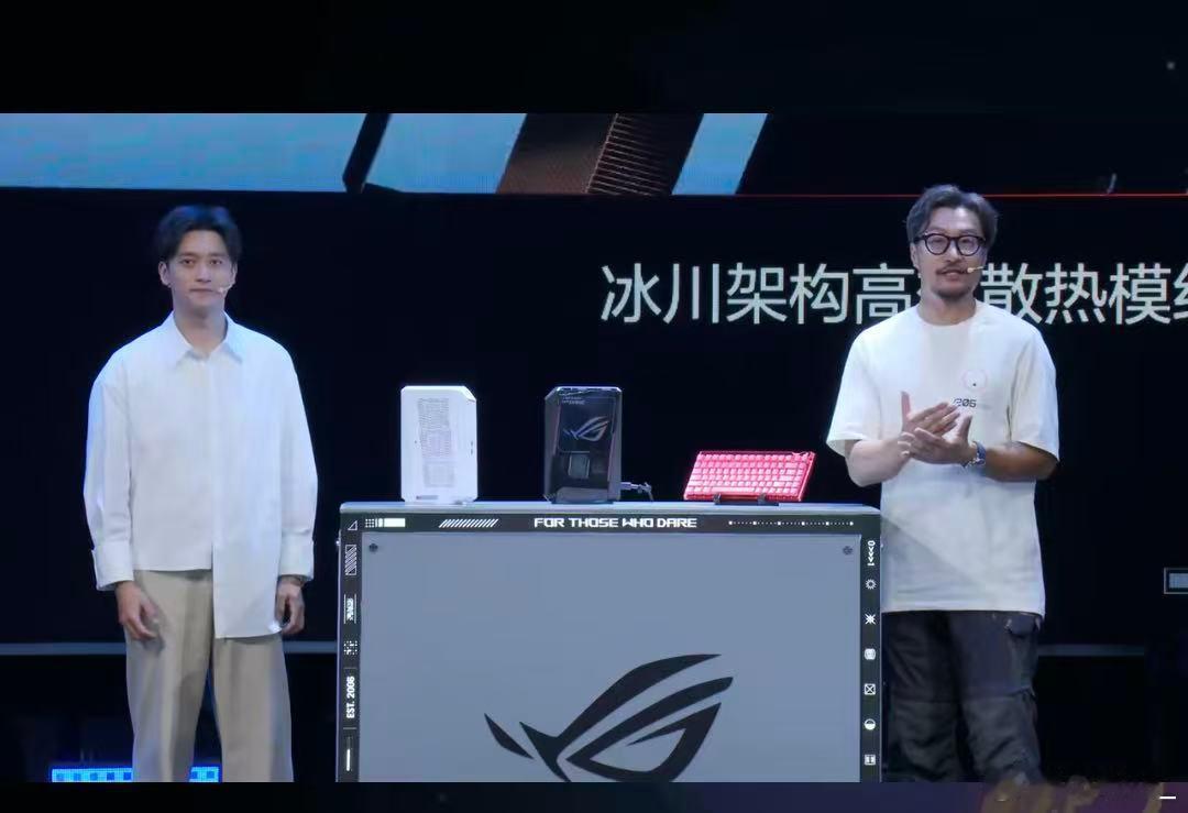 ROG20周年枪神10Plus超竞版  ROG枪神10 Plus超竞版真的太顶了