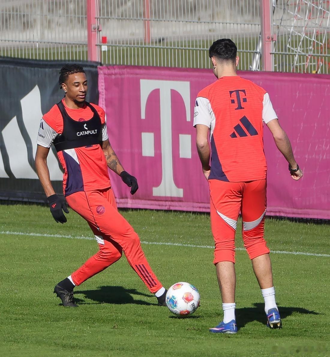 🚨儘管今天是球隊的休息日，但邁克爾·奧利塞和亞歷山大·帕夫洛維奇在缺席昨天的訓