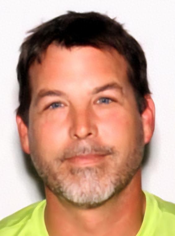 【美橄榄球争执酿惨祸：夫妻双亡，女儿重伤】英媒报道，圣诞节前数日，佛罗里达州莱克