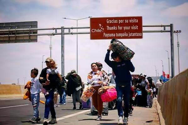 智利和秘鲁联手管边境，开始“组团”应对移民难题

12月1日这天，智利和秘鲁坐到