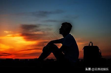 孩子渐渐长大，看似独立懂事，不再时刻黏着渴求陪伴，可心底深处，自始至终藏着一份未