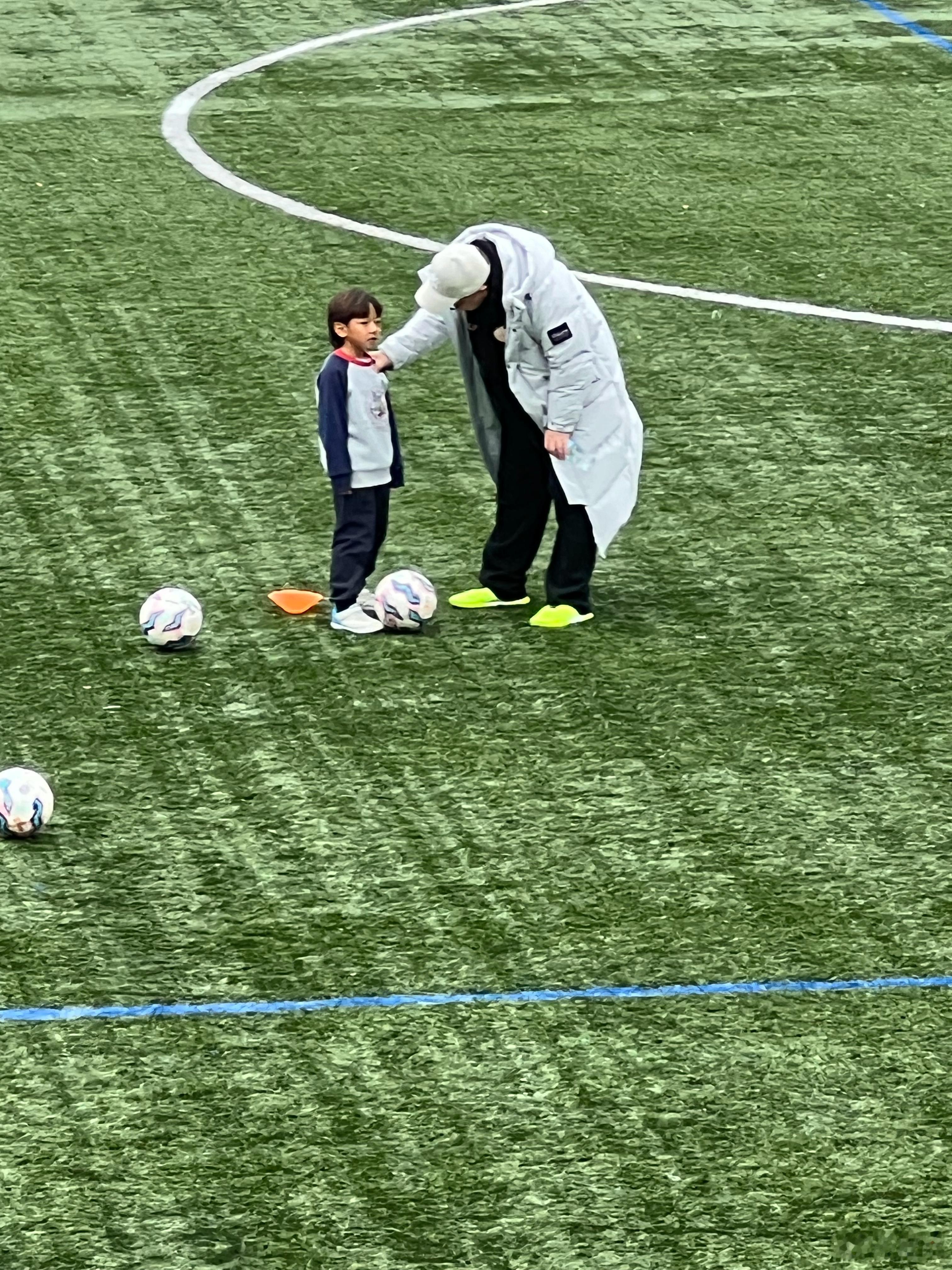 小朔宁，2018年的，也在巴塞罗那留洋。 西班牙·巴塞罗那