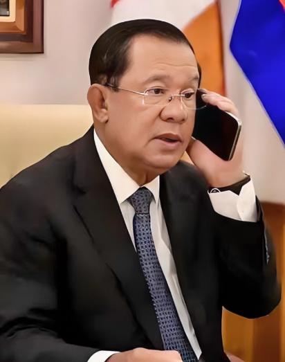 彻底认怂！泰国柬埔寨签署停火协议后，多家外媒披露，柬埔寨方面还向泰国承诺会连手打