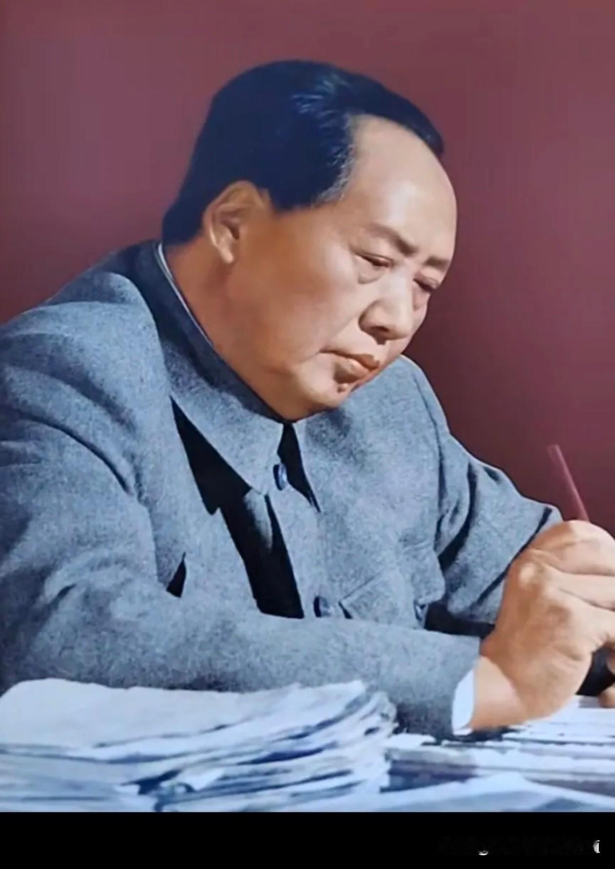 雄关漫道：
一首词里的黑夜与黎明——重读毛主席《忆秦娥·娄山关》。

一九三五年