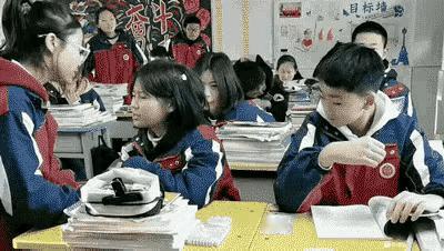 还记得同桌的他或她吗