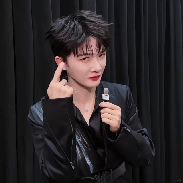 周深 ✨周深送上一连串新年祝福 ✨周深的嘴赐福来的 【小圈跟米子们说晚安啦】忽闻