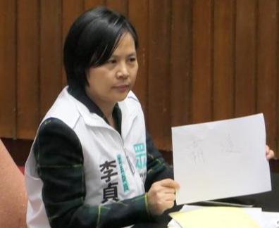 民进党把李贞秀请上节目，本来剧本写好了，让她开口骂大陆，结果她当着主持人的面直接