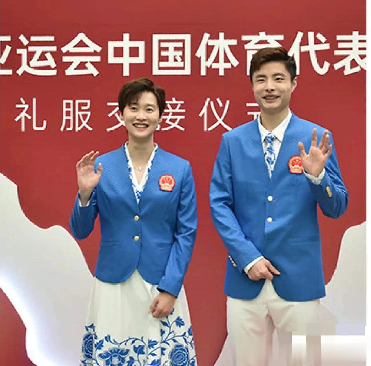 亚运会中国队礼服发布
石宇奇/陈雨菲穿杭州亚运会中国队礼服
8月15日，“星耀”