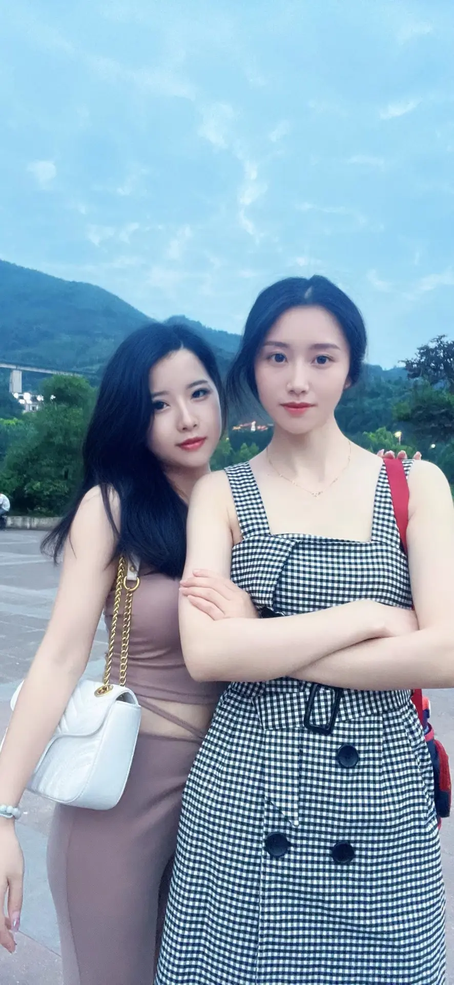 我们无法预知某个瞬间的价值 直到他变成回忆