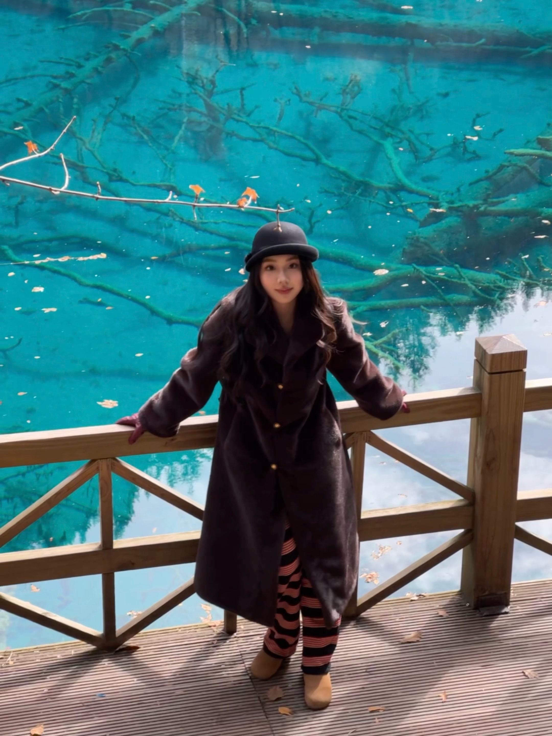 冬天是很需要耐心的季节，等水烧开，等电热毯变暖，穿一层一层衣服。这些细...