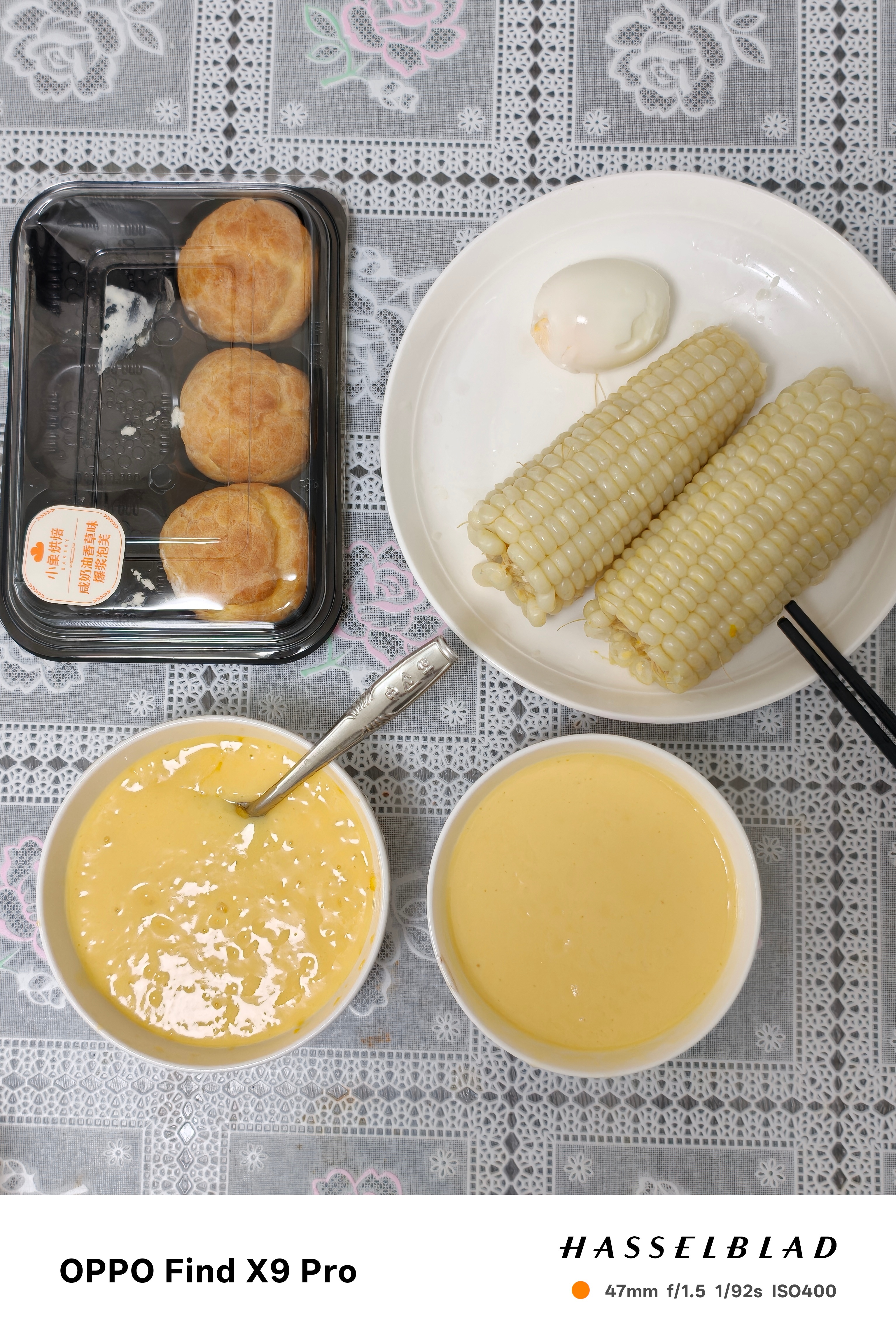 各位早呀周日也要好好吃饭三个泡芙、一根玉米、一个鸡蛋、两碗芒果牛奶本来还煮了1/