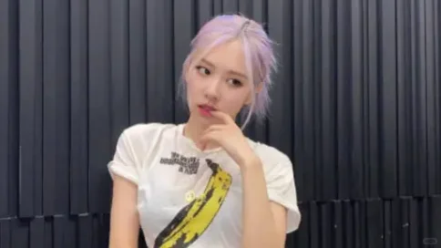 朴彩英：从“完美女孩”到真实自我的蜕变 在聚光灯下的娱乐圈，朴彩英曾长...