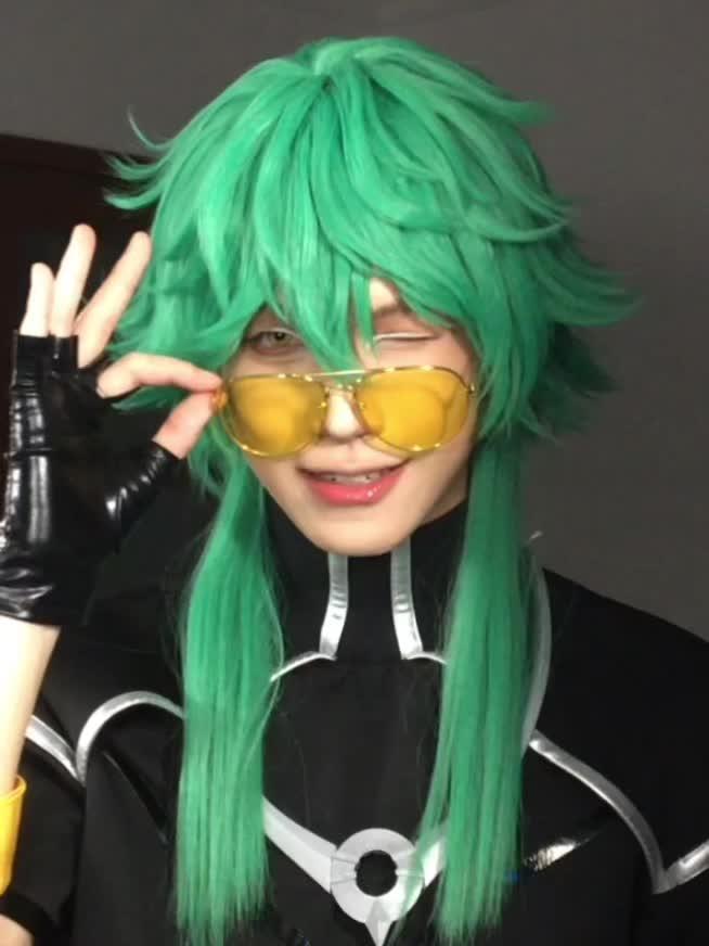 没睡醒以为EZ从电脑里出来了....