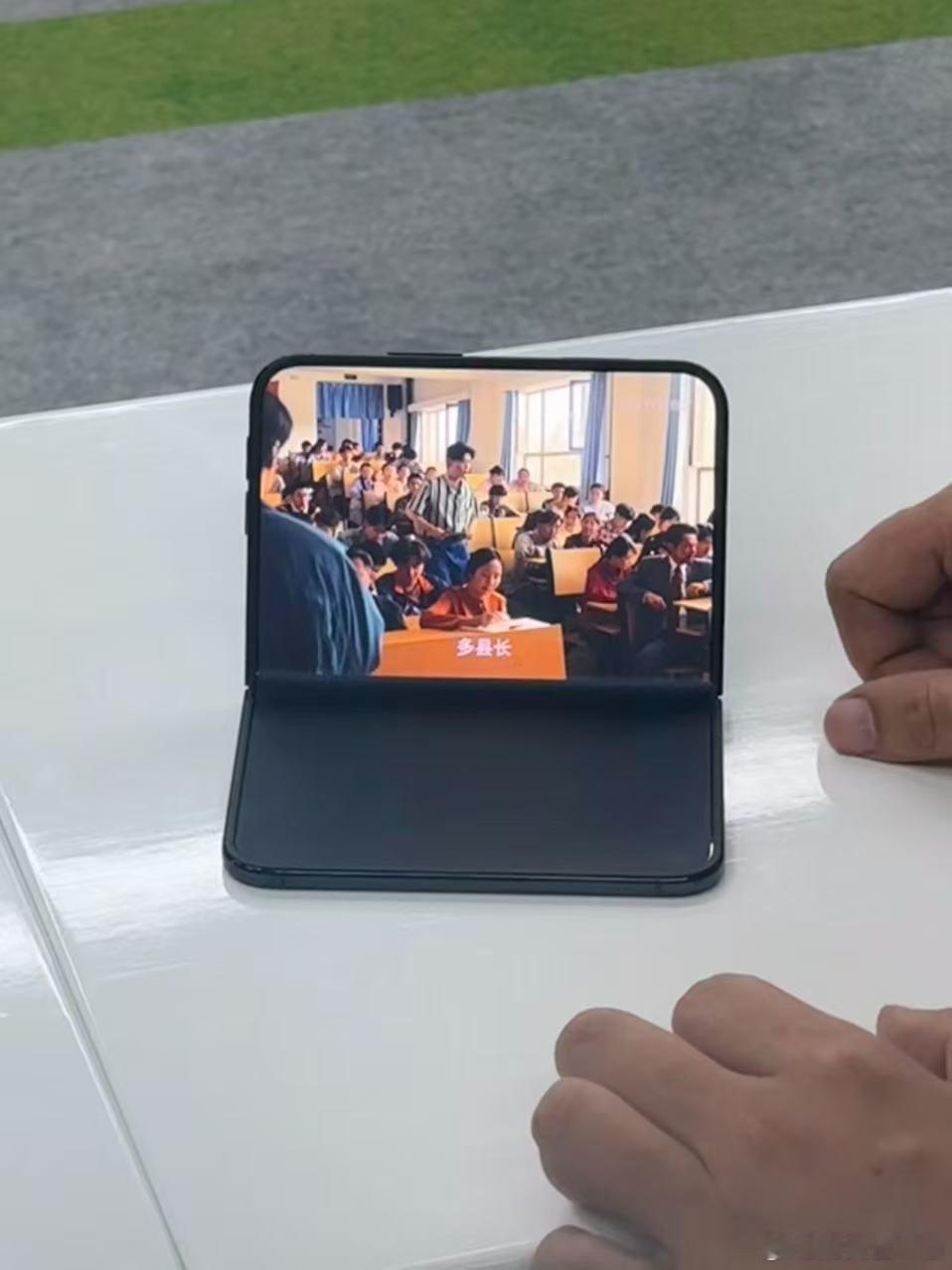 库克去爱奇艺了 爱奇艺针对iPhone Duo息屏状态做专属交互优化，支持长按拖