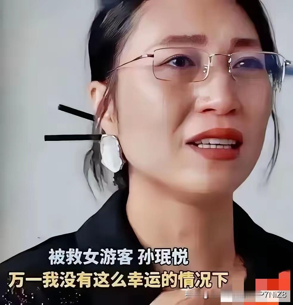 浙江金华龙潭大峡谷，38岁的妈妈为给女儿拍照，脚底打滑，从20米高的悬崖砸进深潭