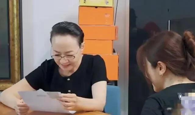 王博谷生完孩子却没有母乳，孩子饿得哇哇哭，着急忙慌赶来的宋丹丹，说了一句让儿媳记