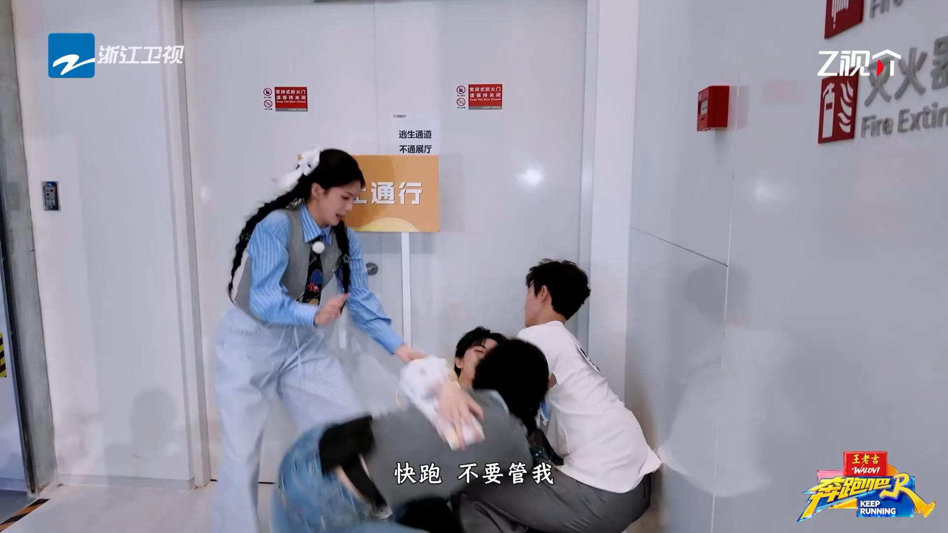 白鹿李昀锐帮孟子义撕马嘉祺白鹿李昀锐孟子义撕马嘉祺名牌好命苦的一个小马🐎被白鹿