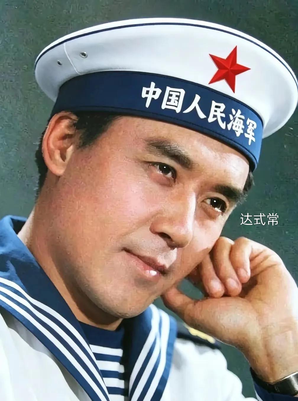 年轻时青春活力谁都好看，几十年过去了，回头再看还是达式常风度翩翩。