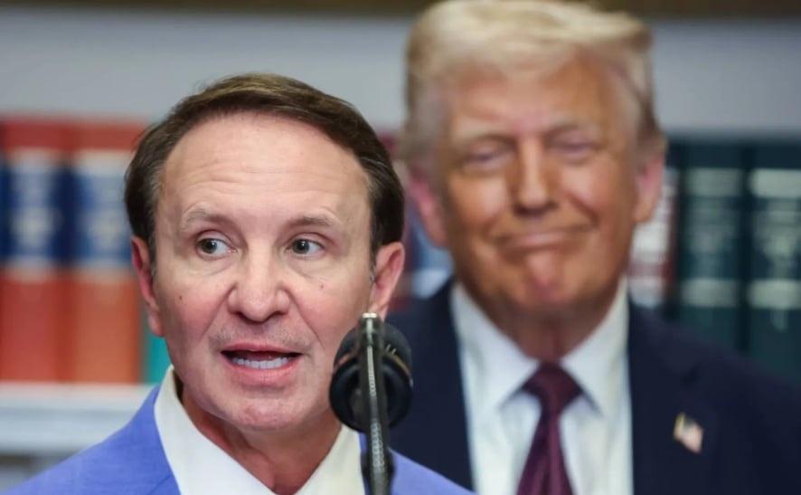 特朗普再次谈论吞并格陵兰岛的问题，并宣布任命路易斯安那州州长杰夫·兰德里担任美国