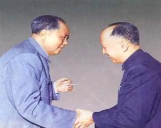 钱学森钱老临终前奋力书下十四个字：毛主席思想活着，中国就永远年轻。应恢复学校课堂