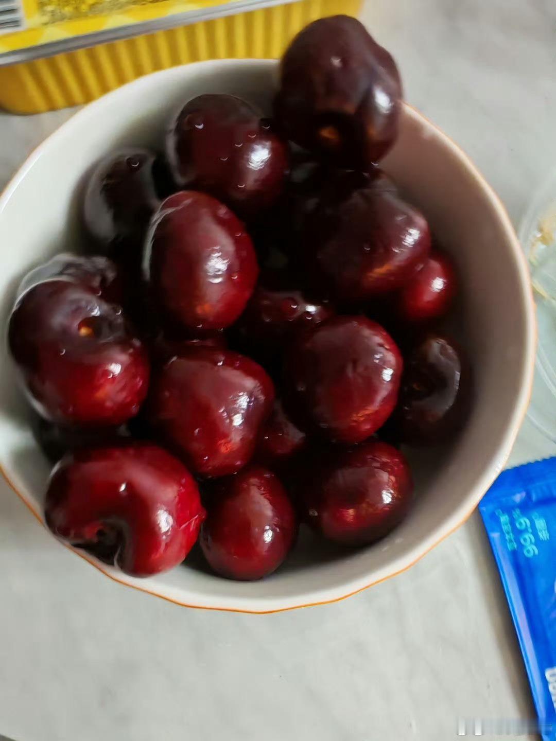 这是车厘子还是车轮子 ，难道我之前买的4J级别的是被骗了吗？感觉没有这么大呀。