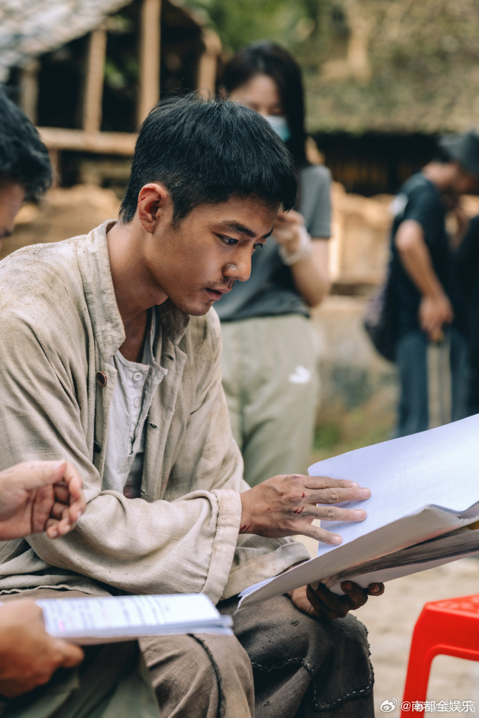 得闲谨制和大家说再见得闲谨制下映告别6日，发文：“要和大家说再见了。电影下映了，