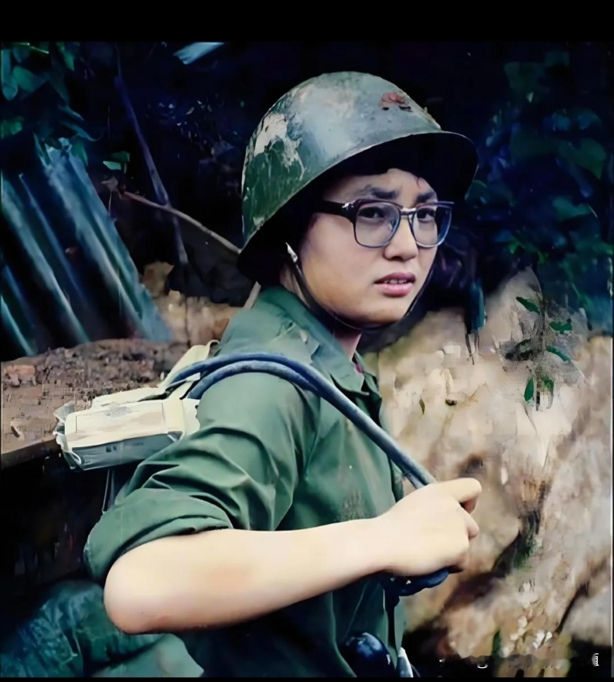 刘亚玲，
女，
1963年出生于陕西西安，
中国当代女军医，
因在1984年老山