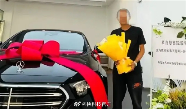 【老板朋友圈晒豪车！却拒付工人24万元补助金 当事人：车是别人的】湖北一工人坠楼