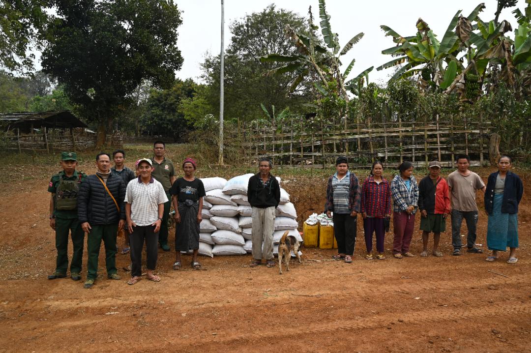 果敢同盟军给贫民发大米救济了！

果敢同盟军的治军方针，还是比较严厉的，而且在占