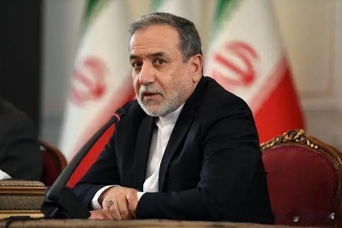 不等了，伊朗喊话中国
当地时间15日，伊朗外长阿拉格齐在印度新德里举行的新闻发布