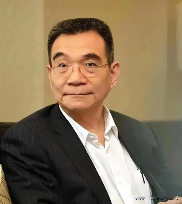 [微风]1979年，一名台湾连长冒死游泳横渡台湾海峡回到了大陆。让人意外的是，他