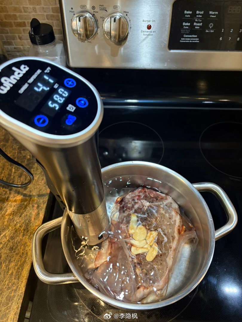 最近的习惯是，早起泡一壶茶，再泡一锅牛排🥩…感恩 
