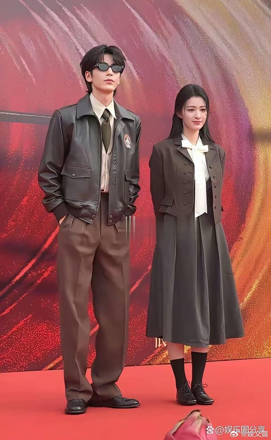 没想到王楚然真人这么高挑，镜头里不显，现实中身材比例超优越，气场直接拉满！ 