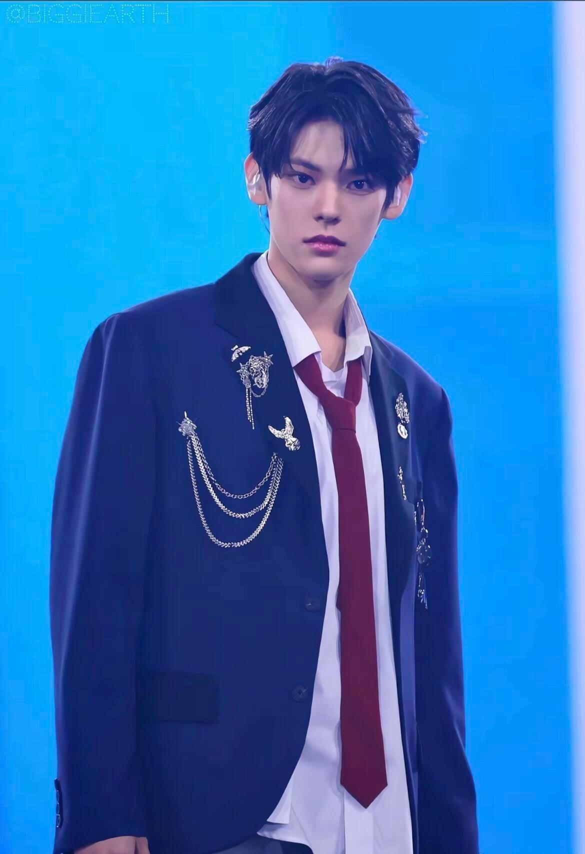 李鹤来说想当演员能不能快点出道，他长得实在太帅啦 