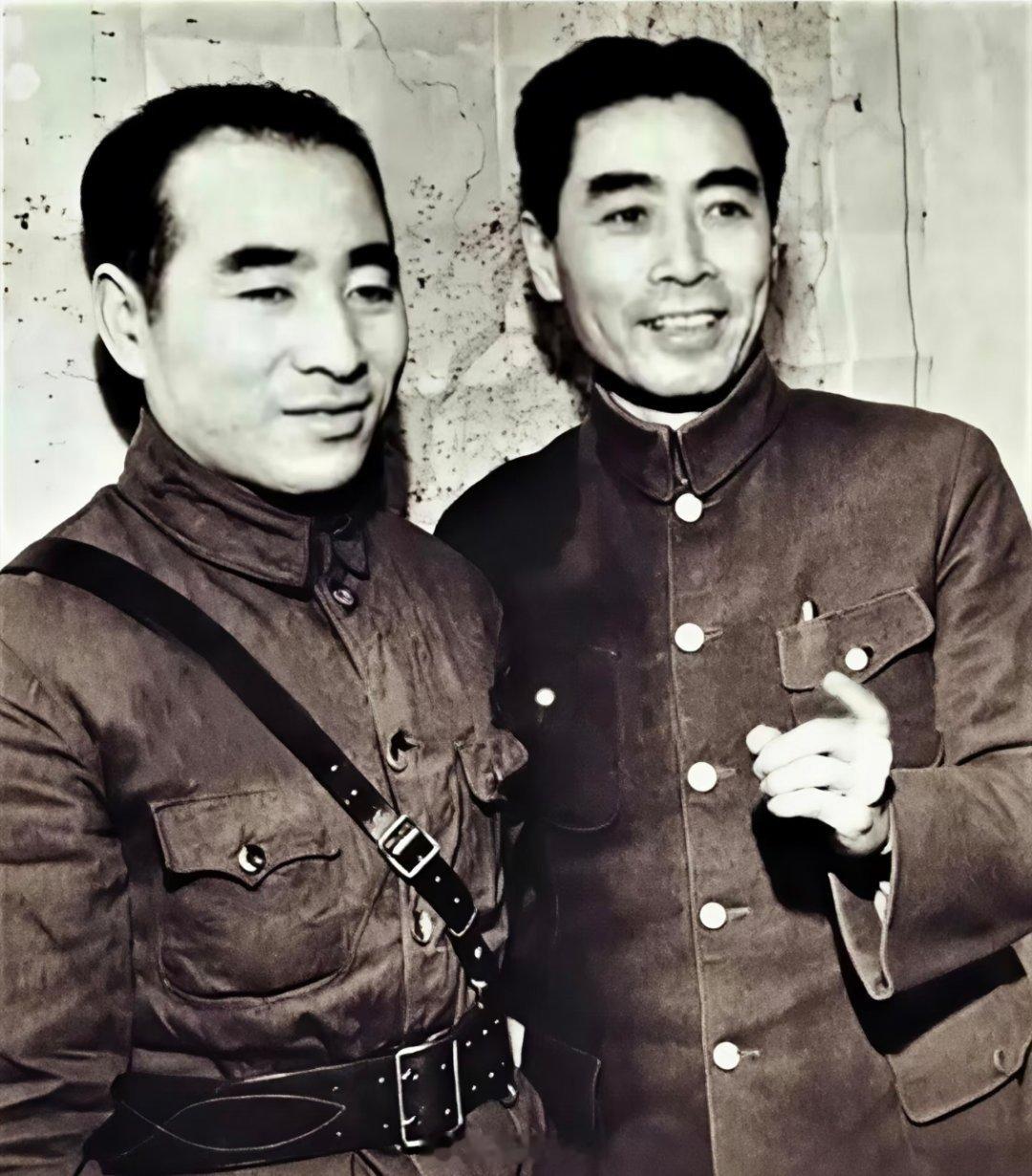 【老照片】1942年10月34岁的101受中央指派前往重庆同国民党谈判，与44岁