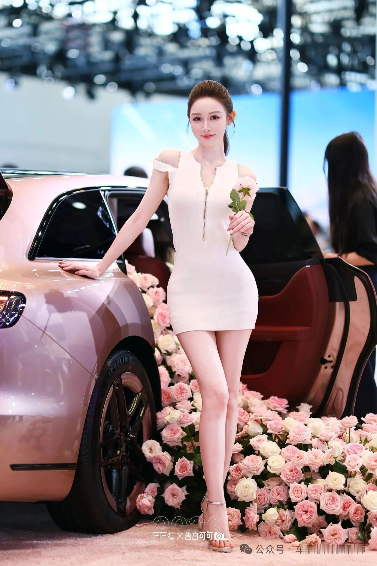诠释了什么叫香车配美人[给力]汽车美人写真