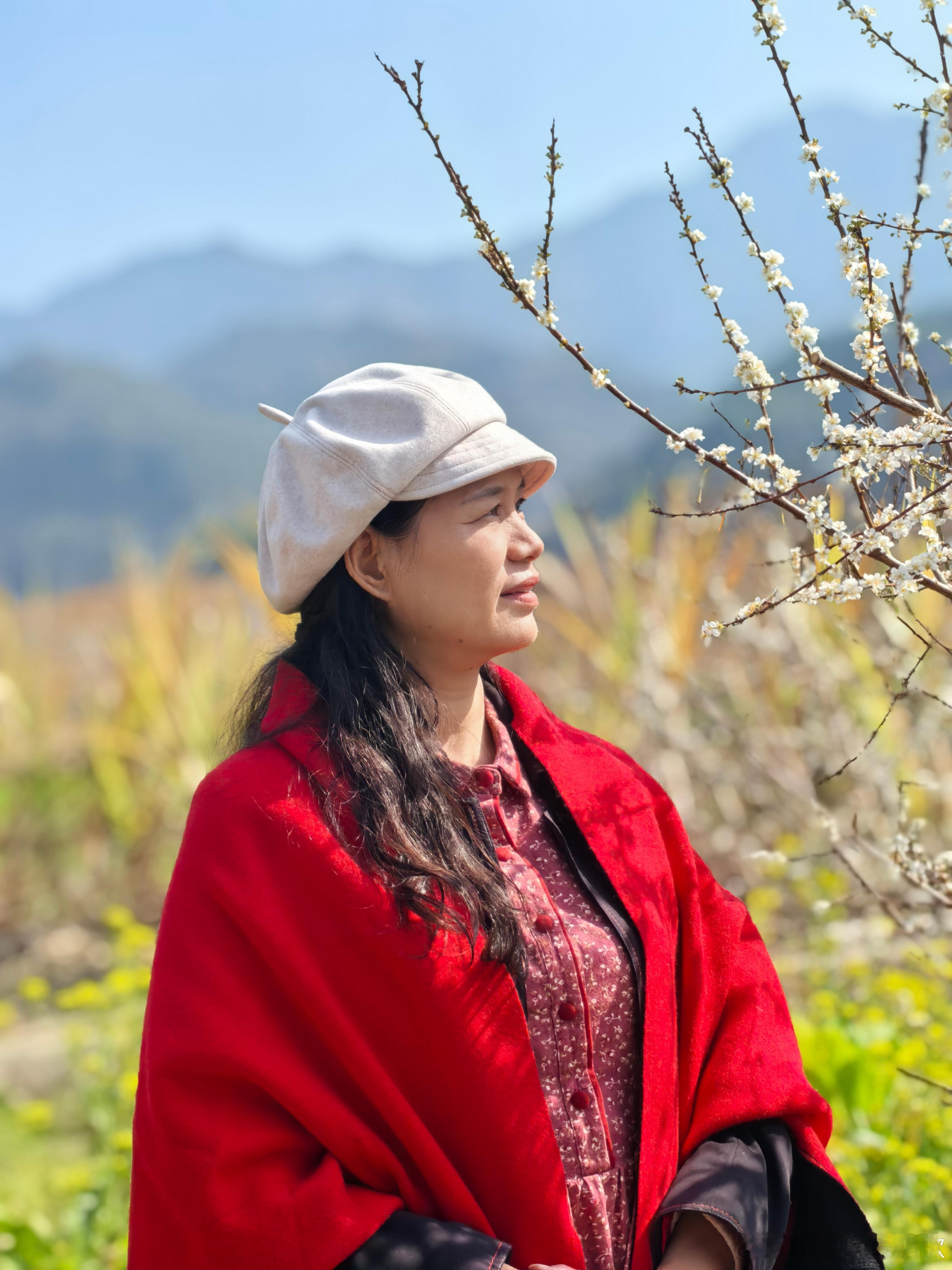 何必丝与竹，山水有清音。桂峰村的李花又开放了！莲麻小镇的芥菜长势喜人！ 