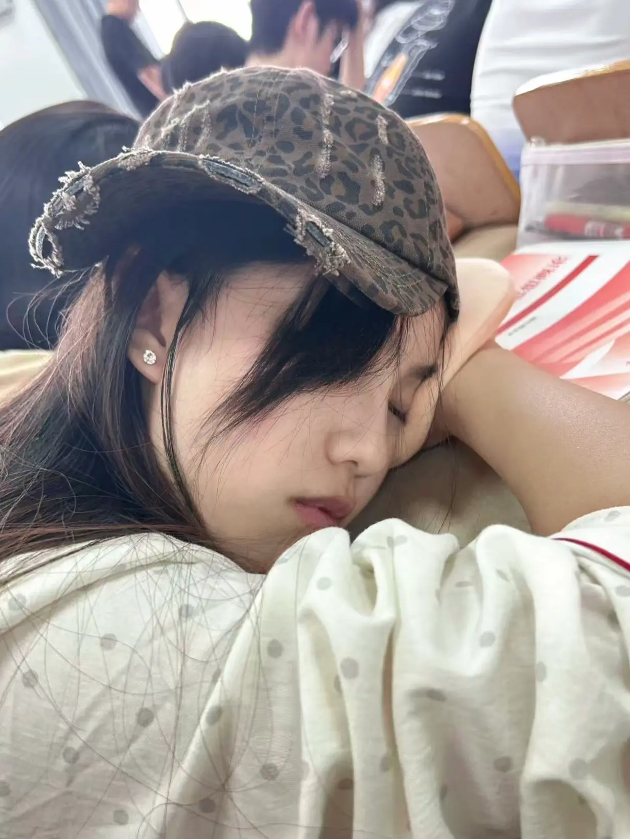 我想 如果真的有一个人不只是喜欢我精致的妆容 大直径的美瞳 精心卷曲的...