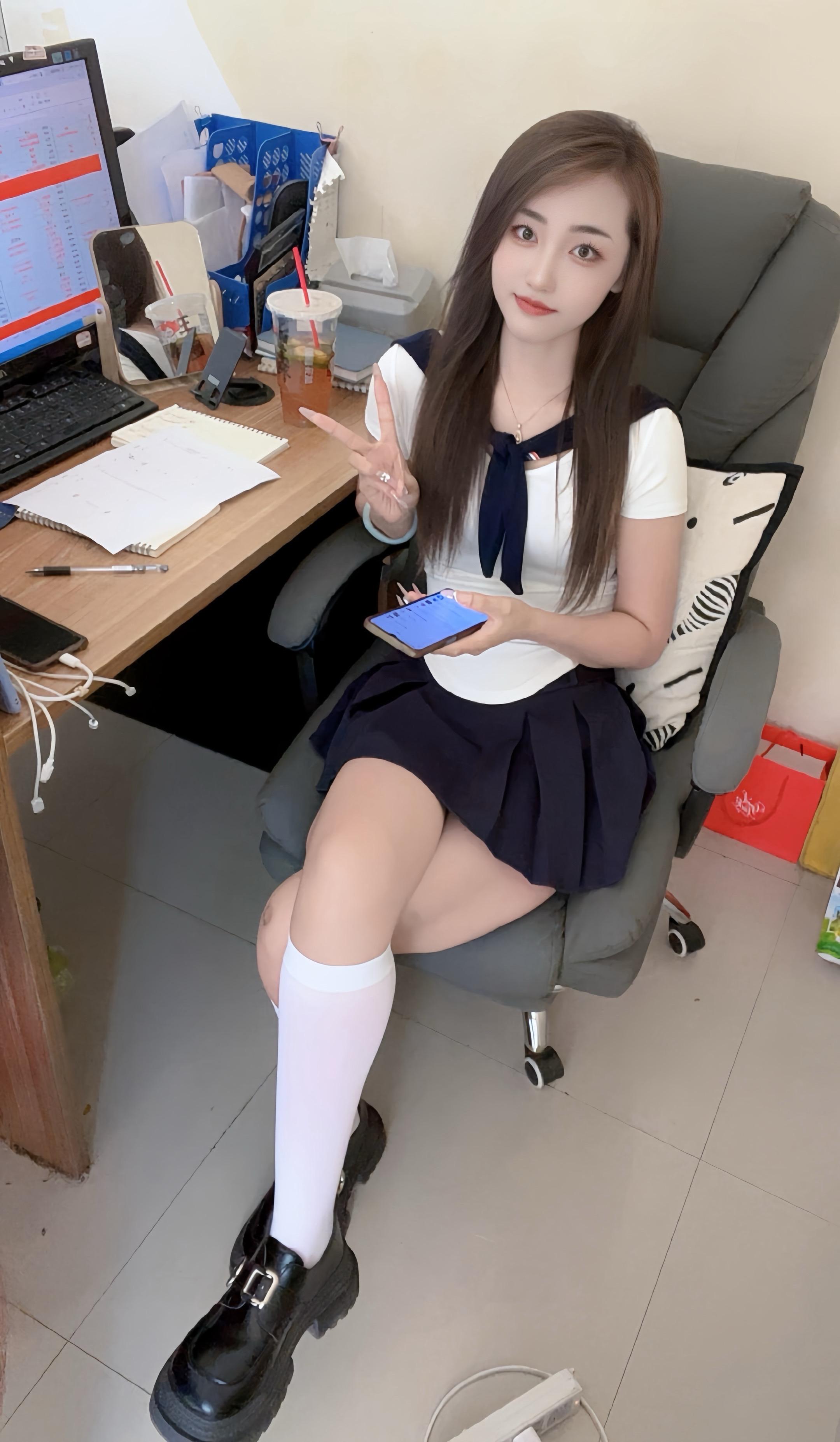 该怎么描述我呢 是我那死犟死倔的脾气 还是我那刀子嘴豆腐心 倔强又强势...