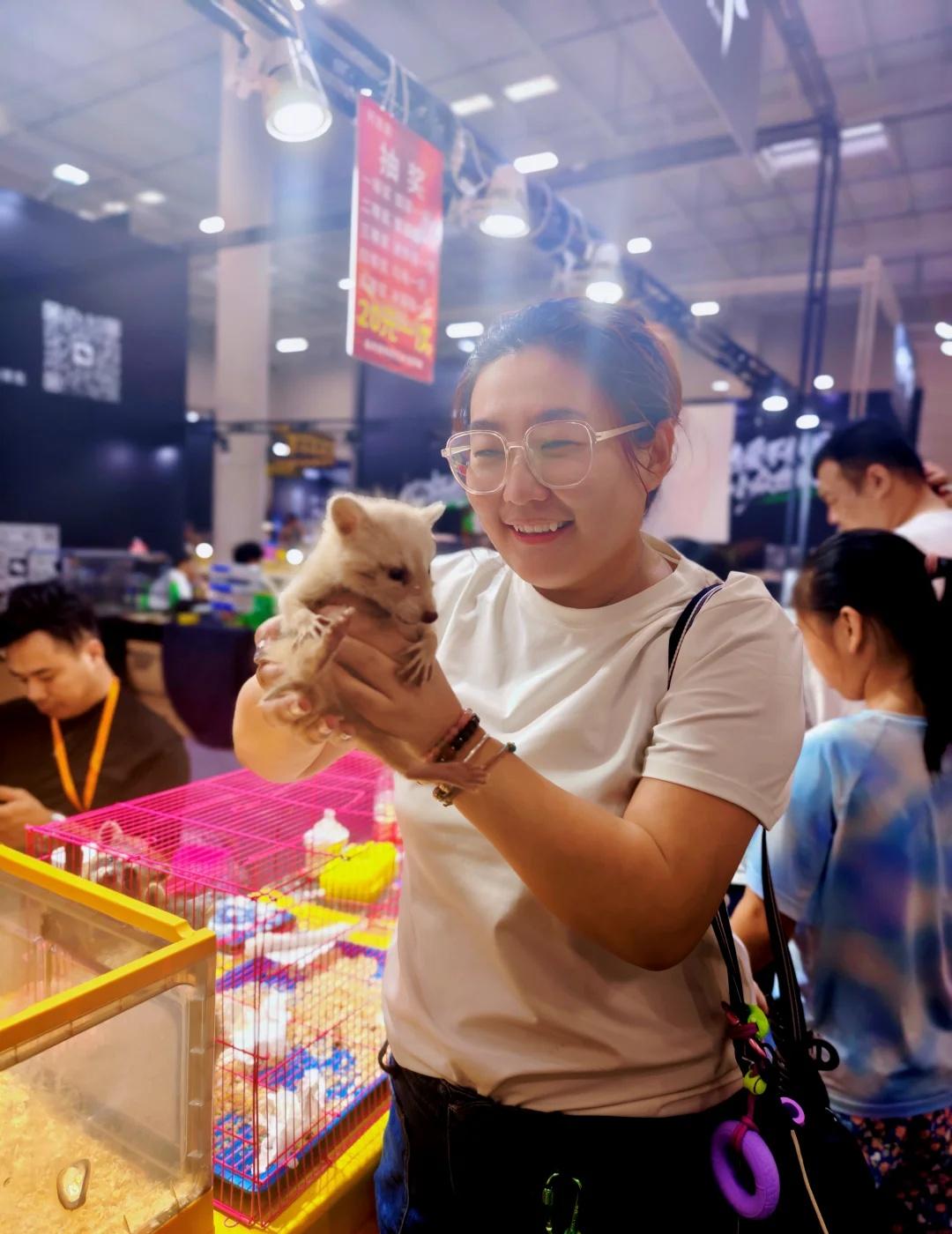 谁来平谷的爬宠展了，来说说感受
妈呀，这个爬宠展为啥要在四楼，停车不好停
还要爬