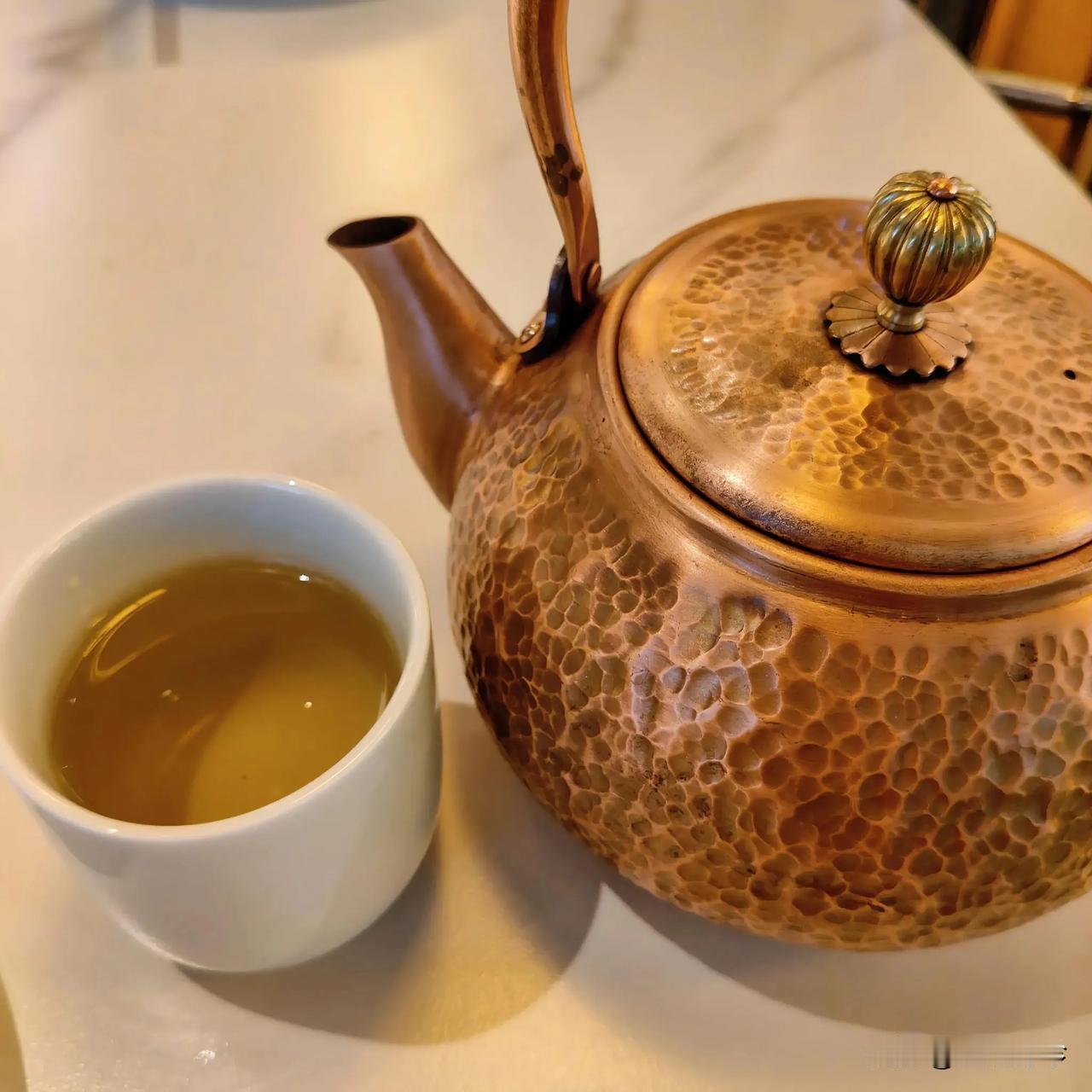 婆婆又找了个借口吃方便面当午饭，公公念叨着你们下次别买方便面回来了，又不是不知道